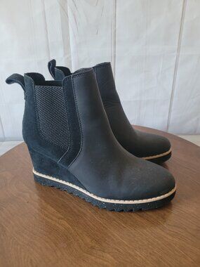 Toms Maddie Wedge Booties Women’s 6.5 Black Leather Wedge Shoes, OrthoLite Eco